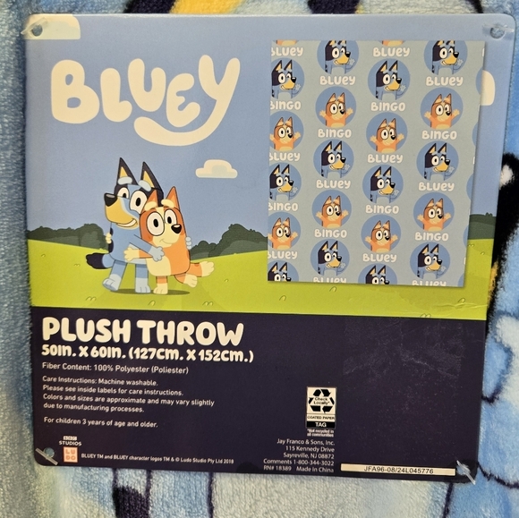 Bluey and Bingo Plush Throw Blanket - Picture 4 of 6